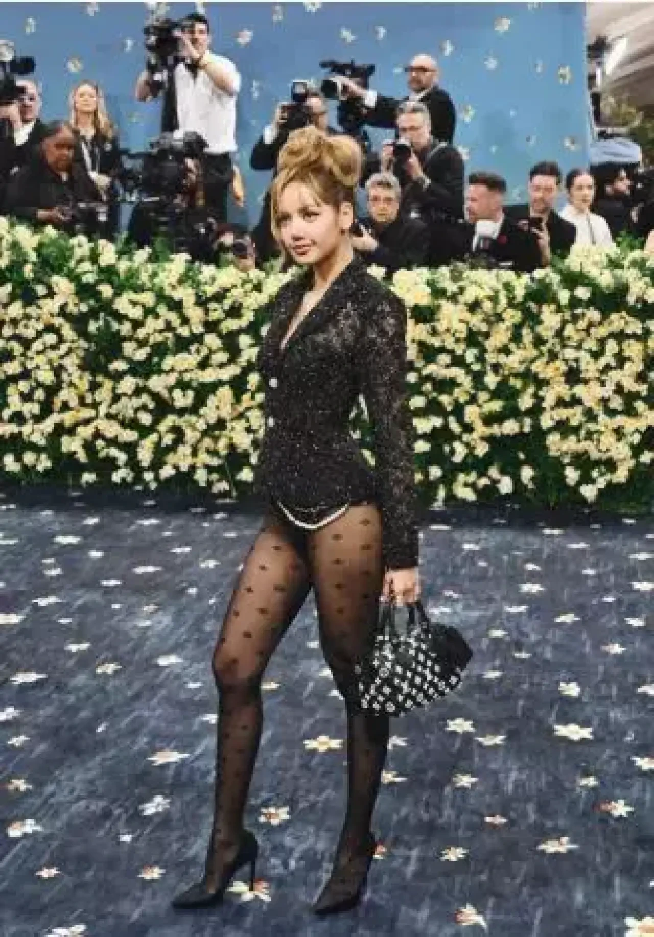KPOP Yıldızı Lisa'nın Met Gala kıyafeti dikkat çekti! 1