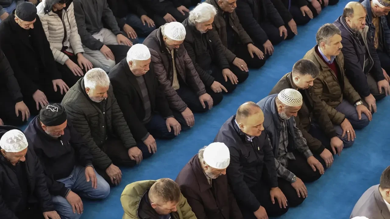 Kurban Bayramı namazı sabah saat kaçta? İşte İl il Kurban Bayramı namazı saatleri 2025! 9