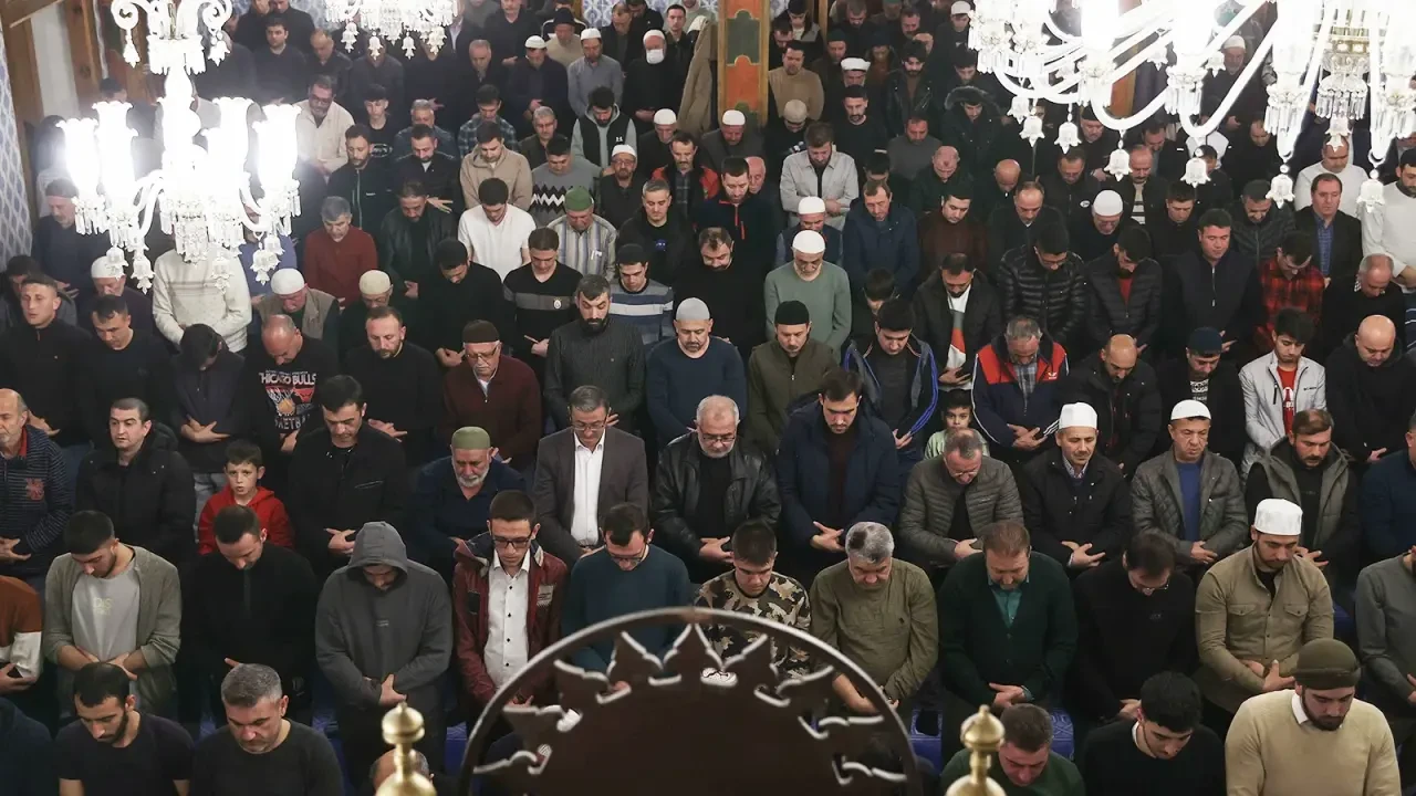Kurban Bayramı namazı sabah saat kaçta? İşte İl il Kurban Bayramı namazı saatleri 2025! 6