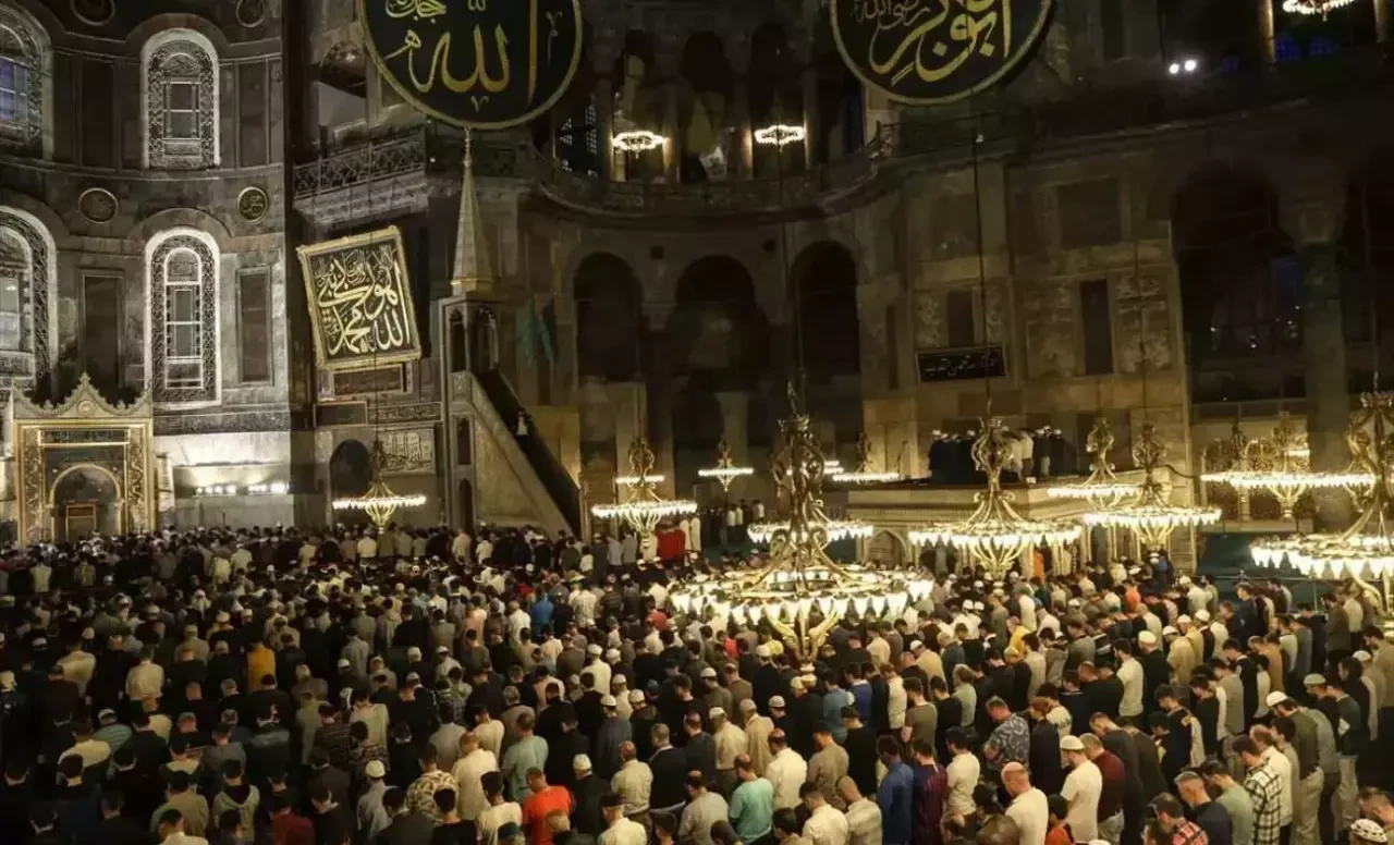 Kurban Bayramı namazı sabah saat kaçta? İşte İl il Kurban Bayramı namazı saatleri 2025! 10
