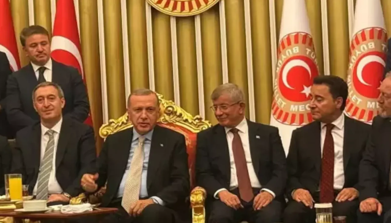 Sürpriz buluşma! Cumhurbaşkanı Erdoğan, Babacan ve Davutoğlu ile bir araya geldi
