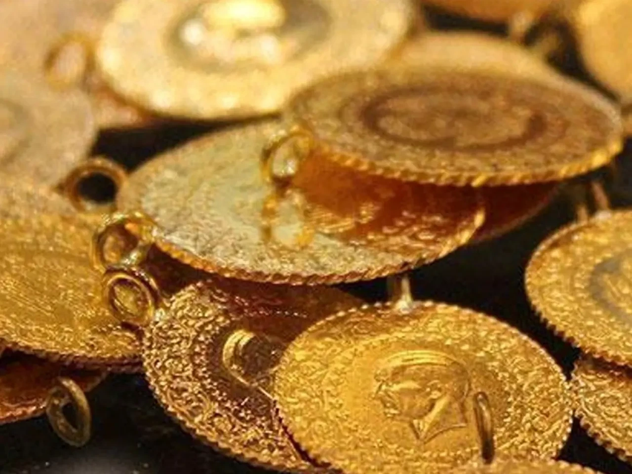 Altın rekora yakın seyrediyor