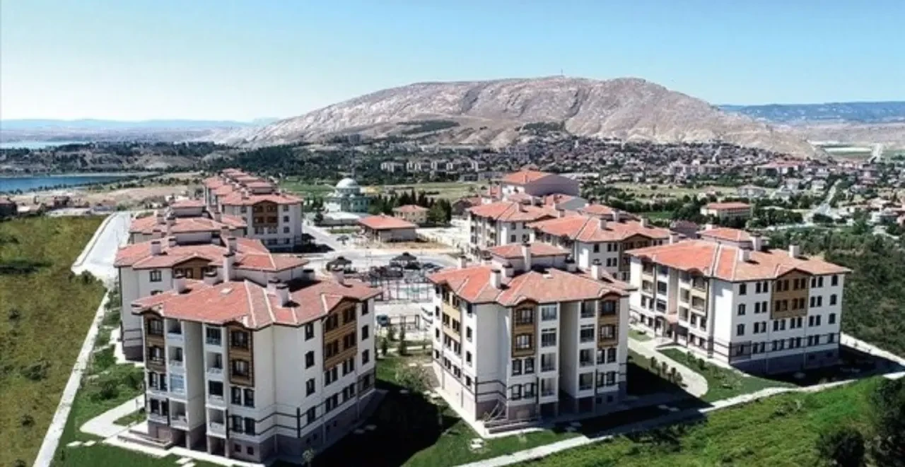 TOKİ konutları ne zaman teslim edilecek? TOKİ 500 bin sosyal konut projesi ilk teslim tarihi ile başvuru takvimi