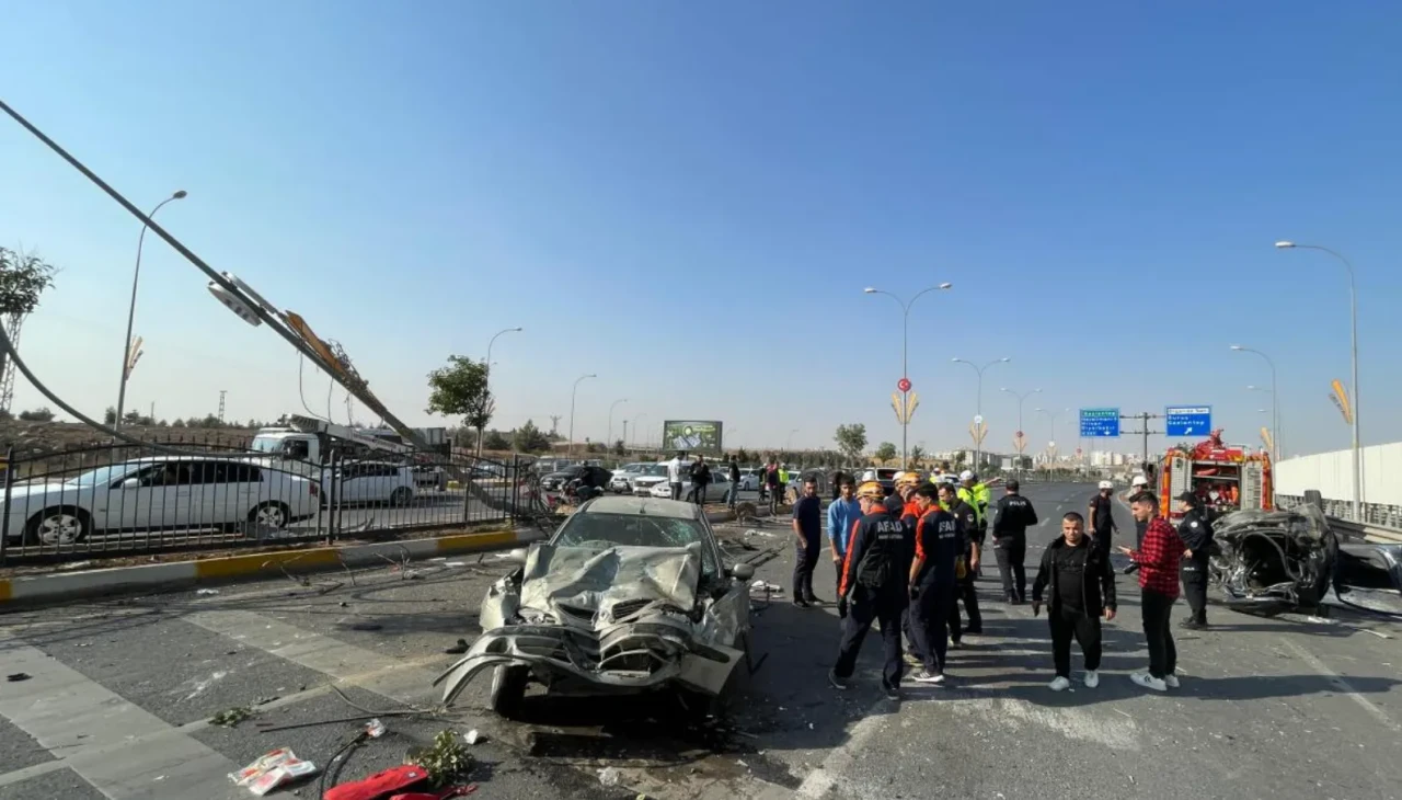 Şanlıurfa'da zincirleme trafik kazası: 2 ölü, 2 yaralı