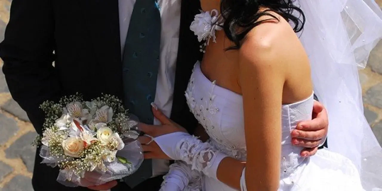 EVLENECEK GENÇLERE "250 BİN TL" MÜJDESİ! Faizsiz Evlilik Kredisi Tutarı Artırıldı: İşte Başvuru Şartları ve Ödeme Planı!