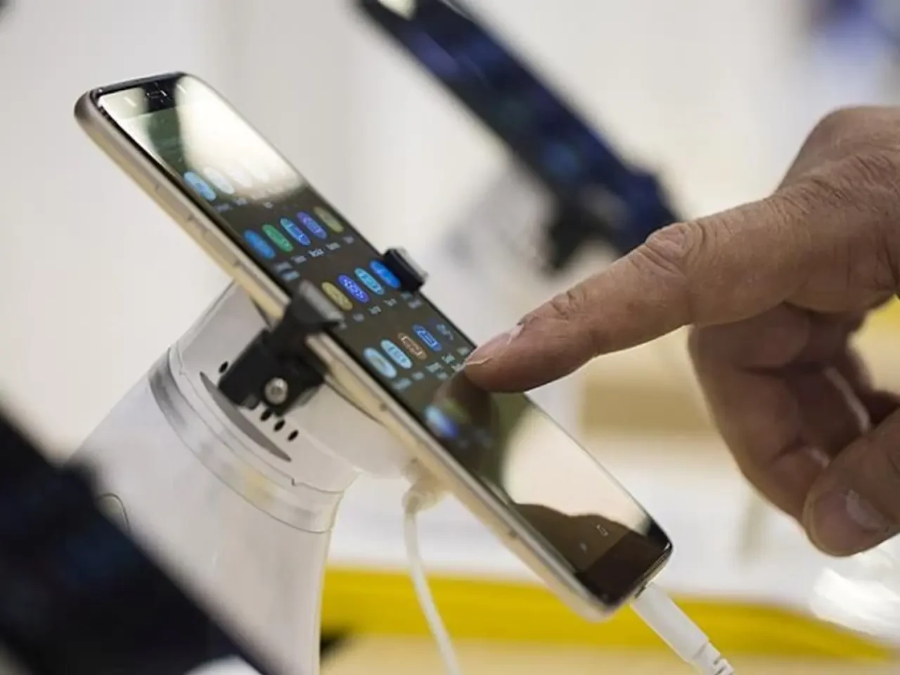 Cep telefonları 45 kez düşmeye karşı dayanıklı olacak