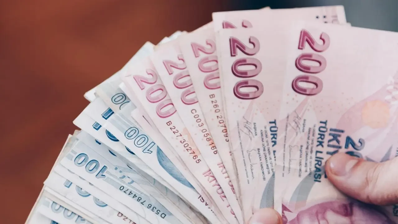 Asgari ücrete ara zam gelir mi 2025? Asgari ücret enflasyon karşısında eridi