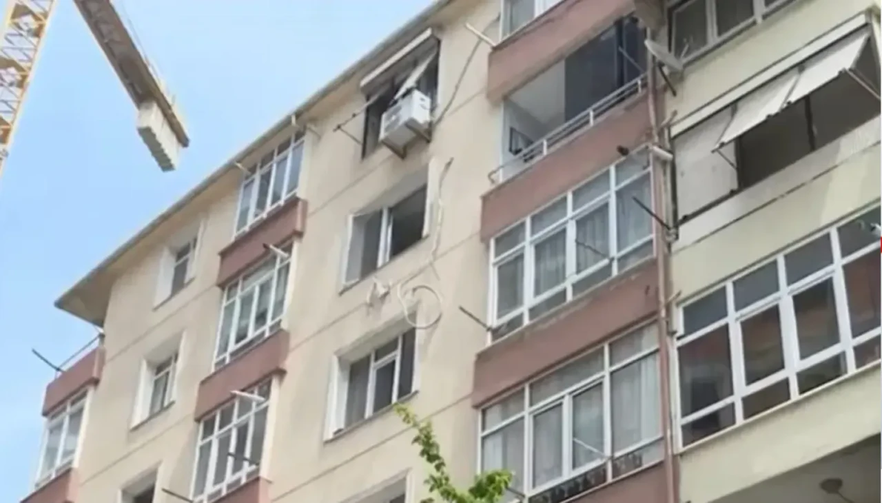 Kolonları patladı! İstanbul'da 96 daireli siteye tahliye
