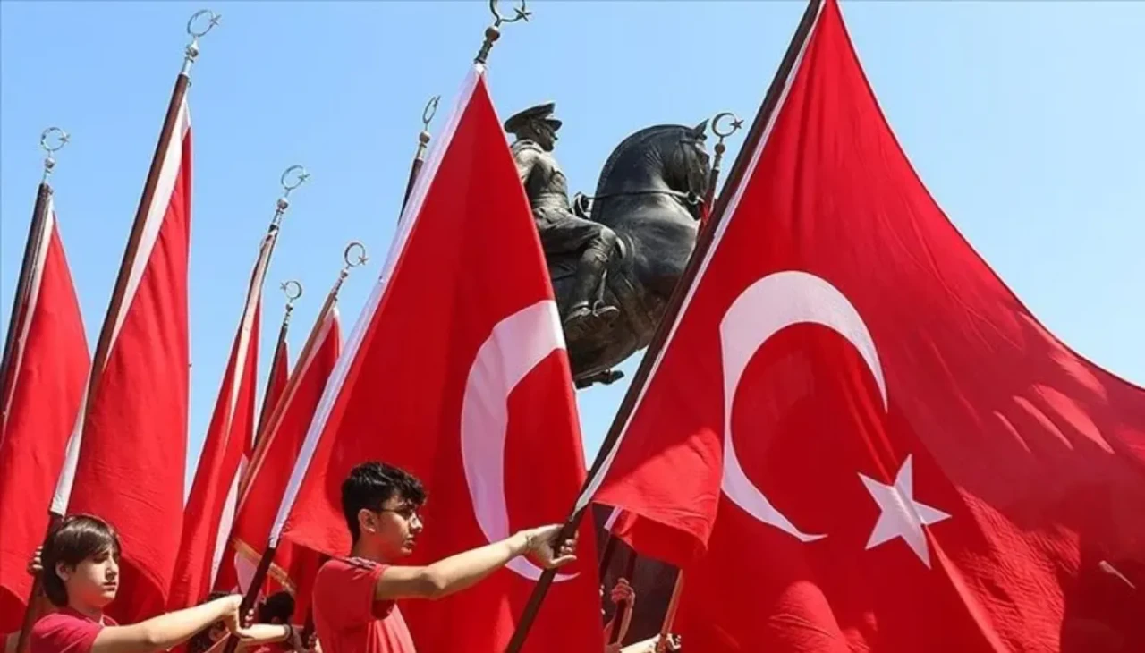 19 Mayıs resmi tatil mi? 19 Mayıs Pazartesi okul var mı, ders işlenecek mi?