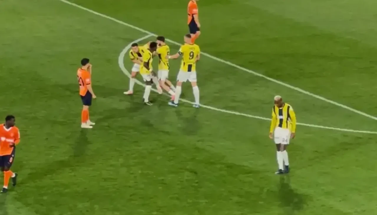 Tadic ve Talisca arasında gerginlik! Üzerine yürüdü