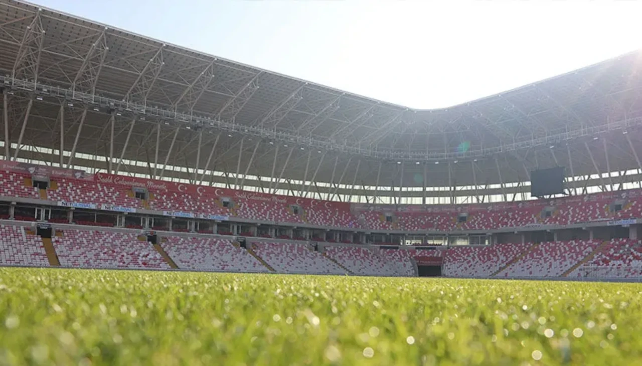 Süper Lig'den düşen takımın yıldızı hocasını suçladı