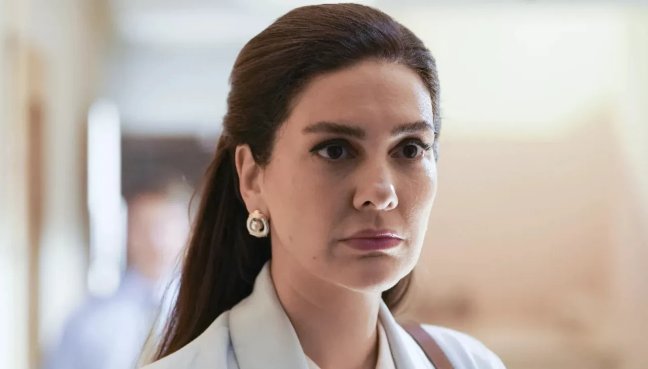 25 kilo veren Bergüzar Korel'den bikinili poz