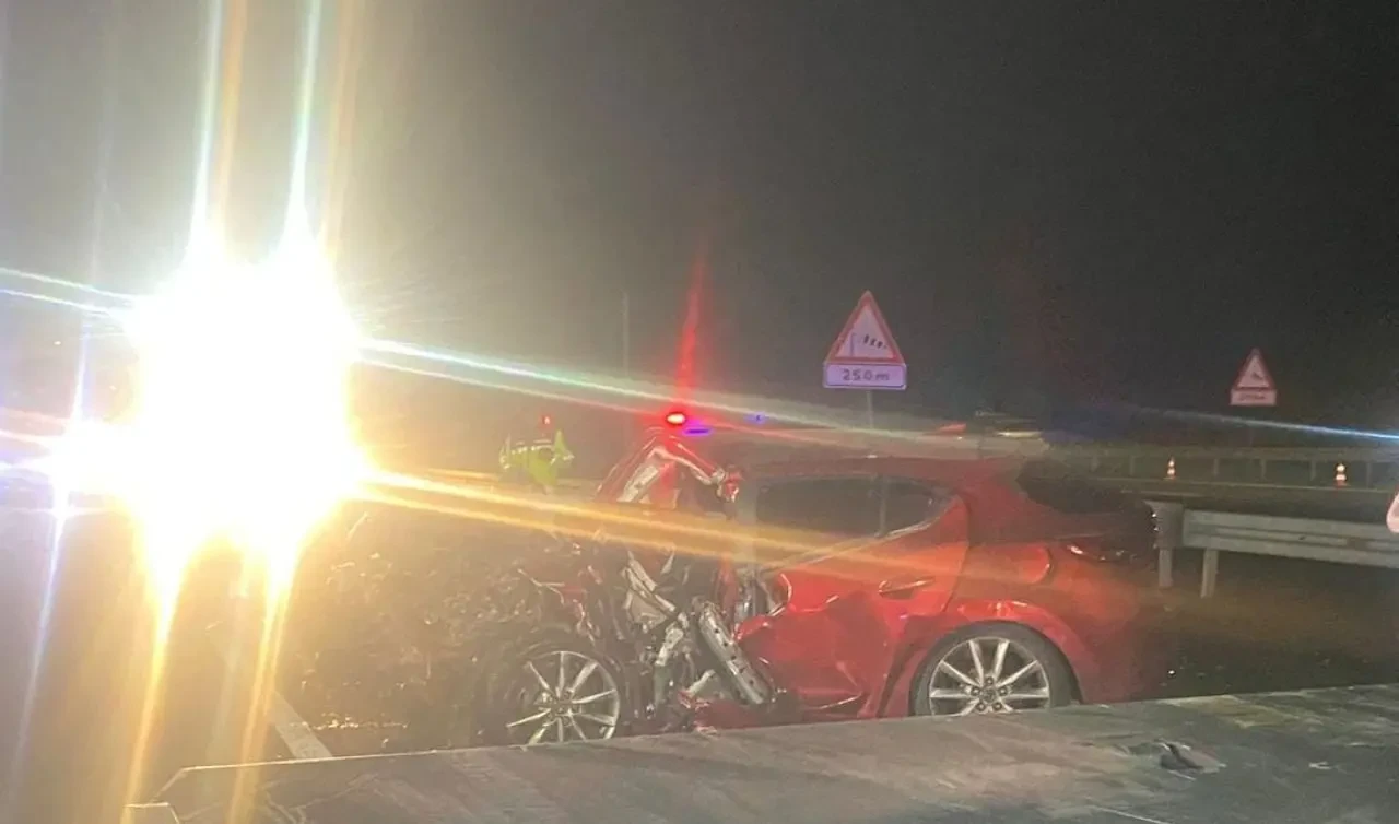 Ankara - Niğde otoyolunda iki otomobil kafa kafaya çarpıştı: 5 ölü