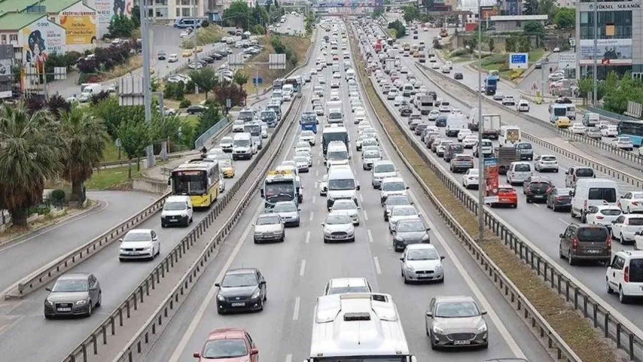 🚨 Trafikte Yeni Dönem Başlıyor! AK Parti’den 34 Maddelik Yasa Teklifi: Cezalar Katlanıyor, Sosyal Medyada Paylaşanlara da Ceza Geliyor