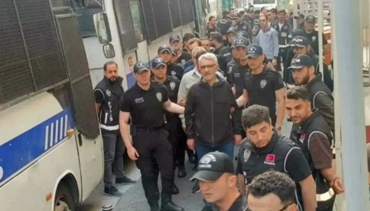 CHP'li 5 belediye başkanı görevden uzaklaştırıldı