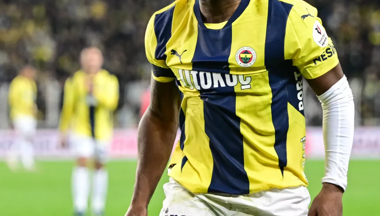 Yılın transfer bombası! Fenerbahçe'den ayrıldı ezeli rakibe imzayı atıyor