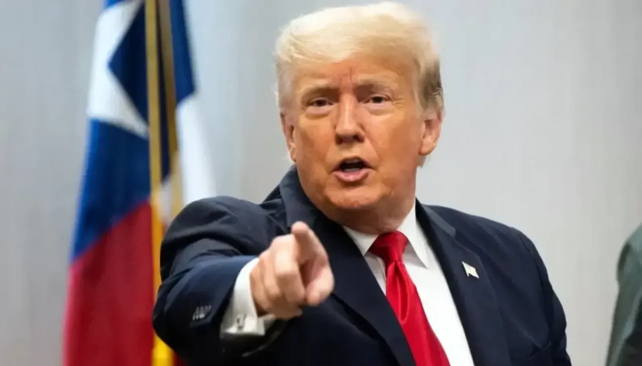 İçerisinde yok yok! Trump'ın açıklamasının ardından ABD'nin yüzen ordusu yola çıktı
