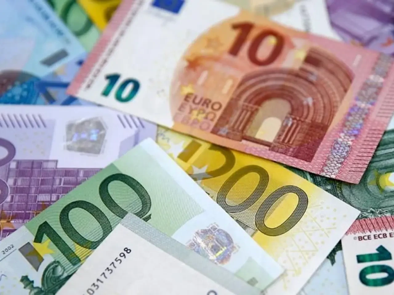 Euro tarihi rekor kırdı