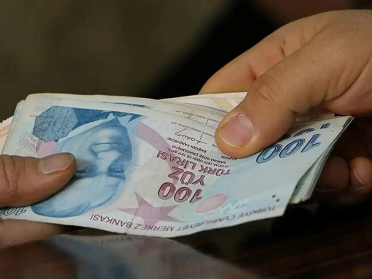 Yaşlı ve engelli aylıkları hesaplara geçti