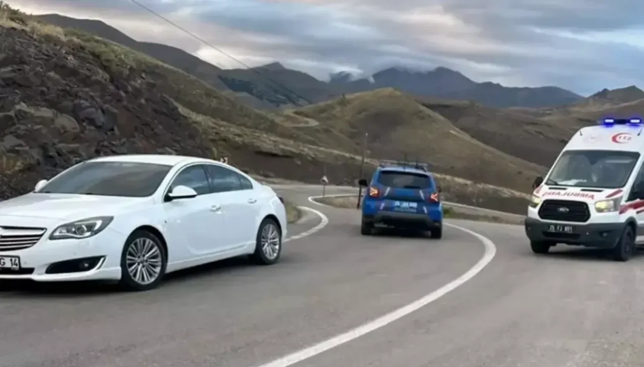 Bayburt-Erzurum sınırında uçak düştü! Ekipler seferber oldu