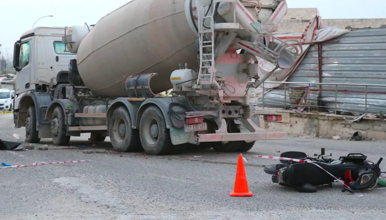 Hatay'da feci kaza! Beton mikseri ile motosiklet çarpıştı: 2 ölü