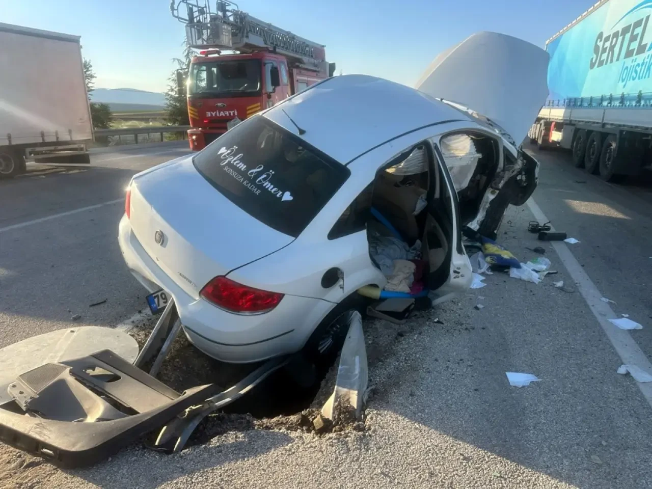 Afyonkarahisar'da feci kaza: Üsteğmen öldü, eşi yaralandı