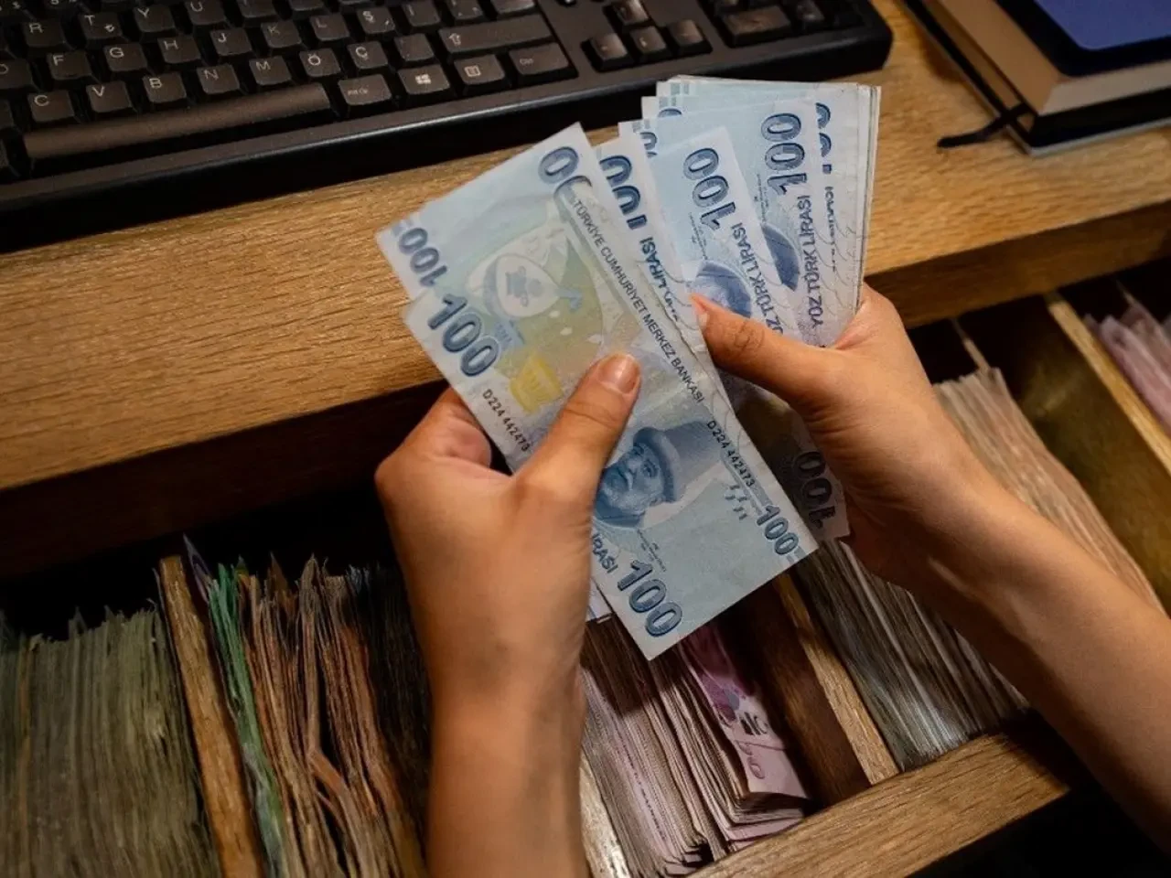 Bakan Şimşek imzaladı... İşte kesin zam, kıdem tazminatı tavanı ve bedelli askerlik ücreti