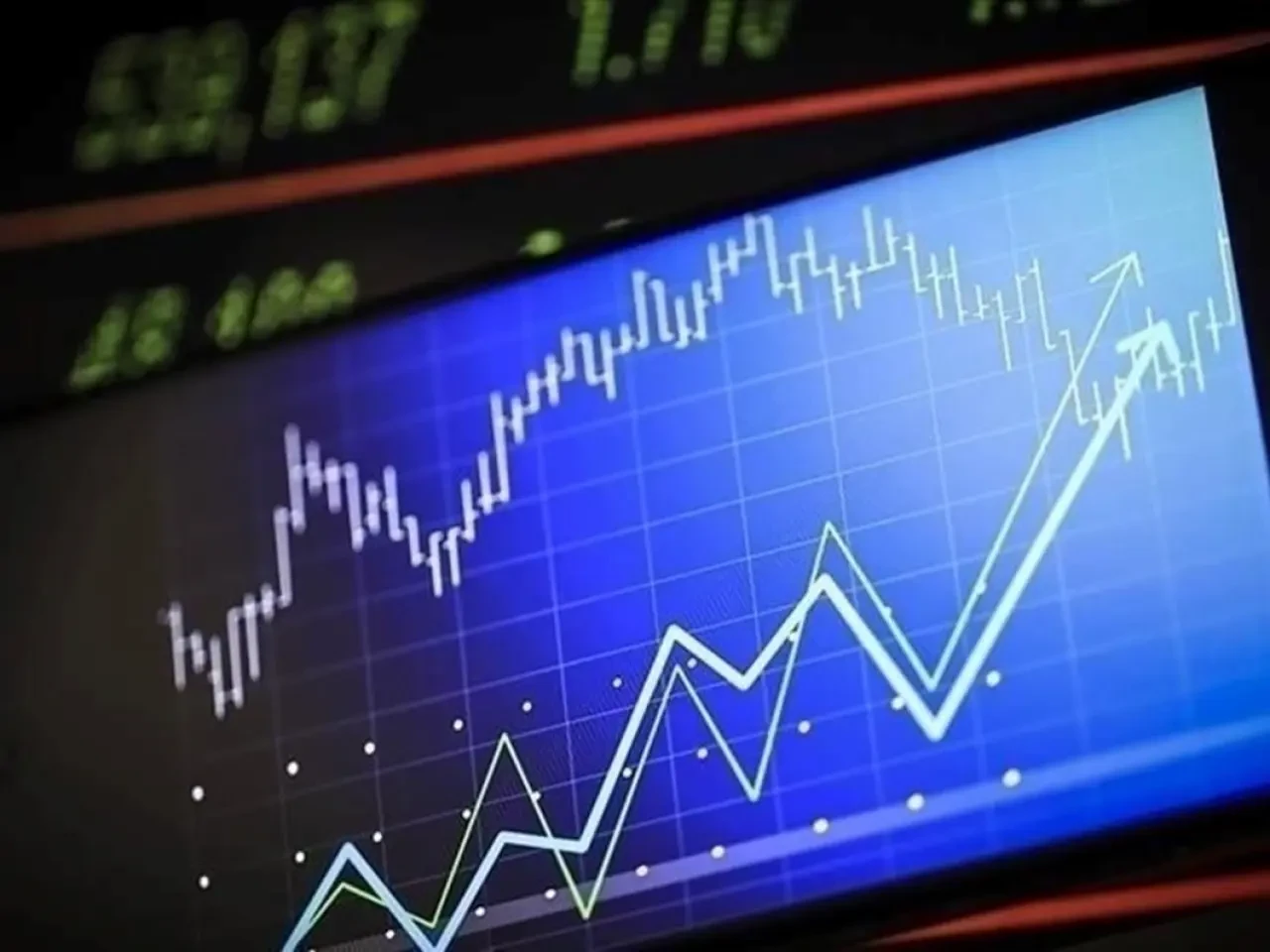 Enflasyon tahmini düştü, dolar yükseldi