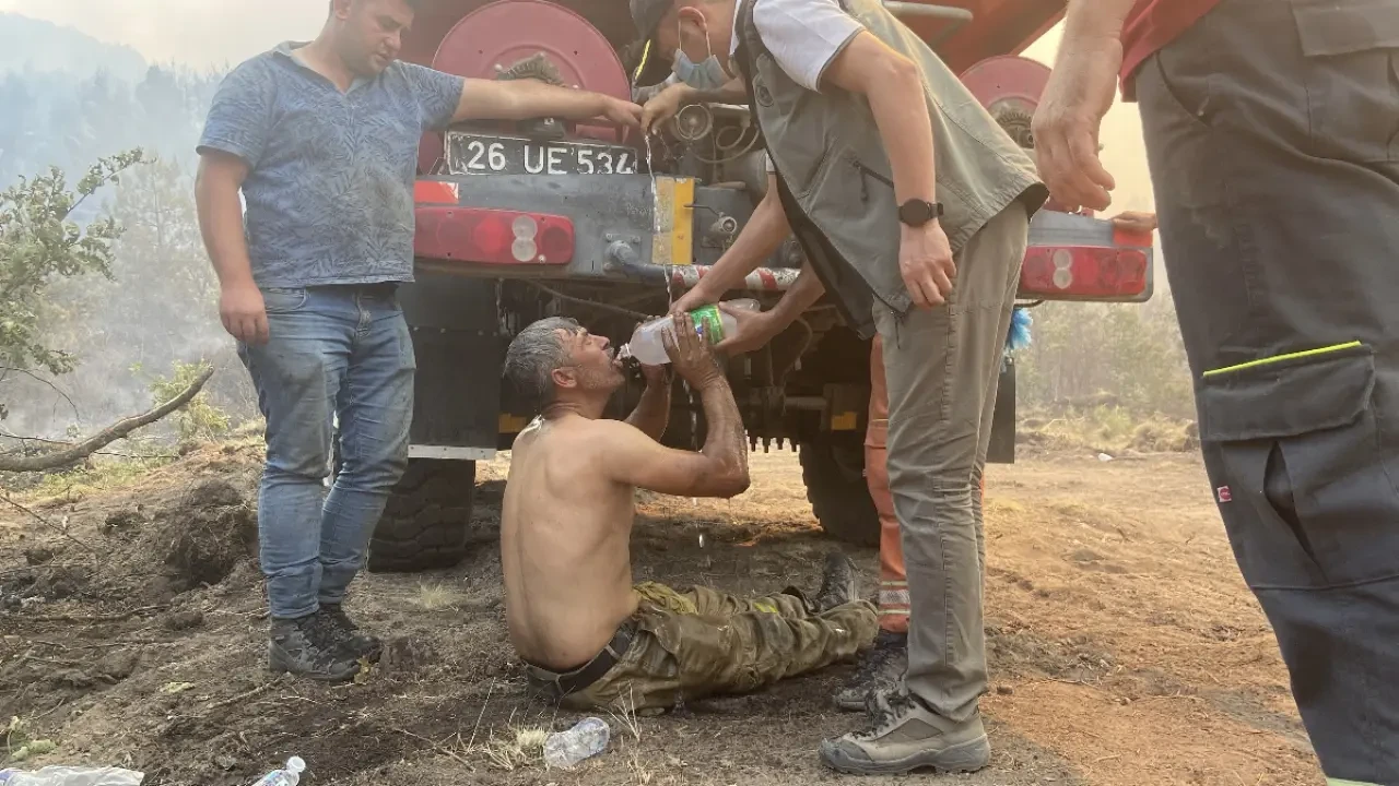 Eskişehir'de yangından son anda kurtarılan orman işçisi: Her yerime su dökün