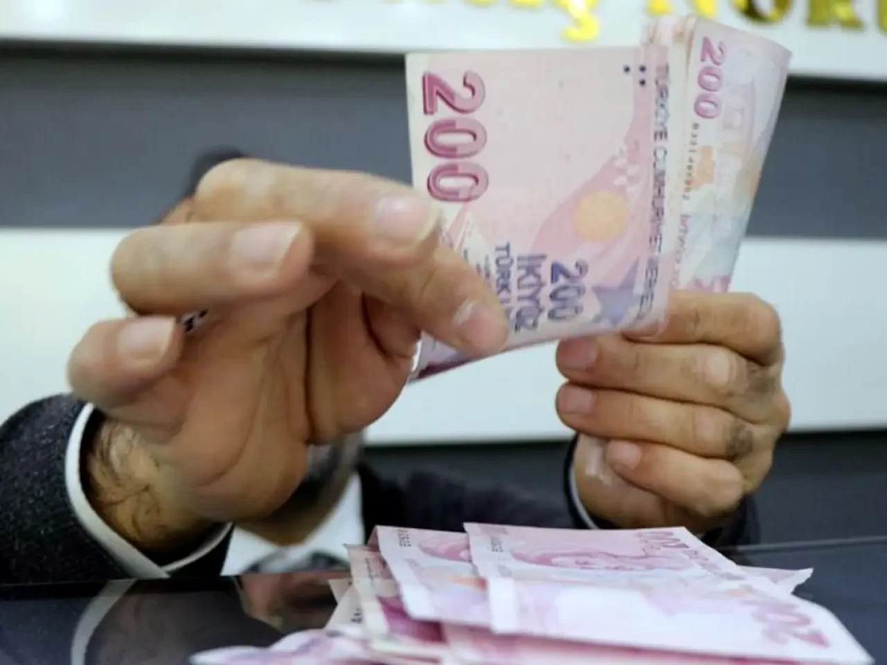 Kök maaşlar zamla yükseldi