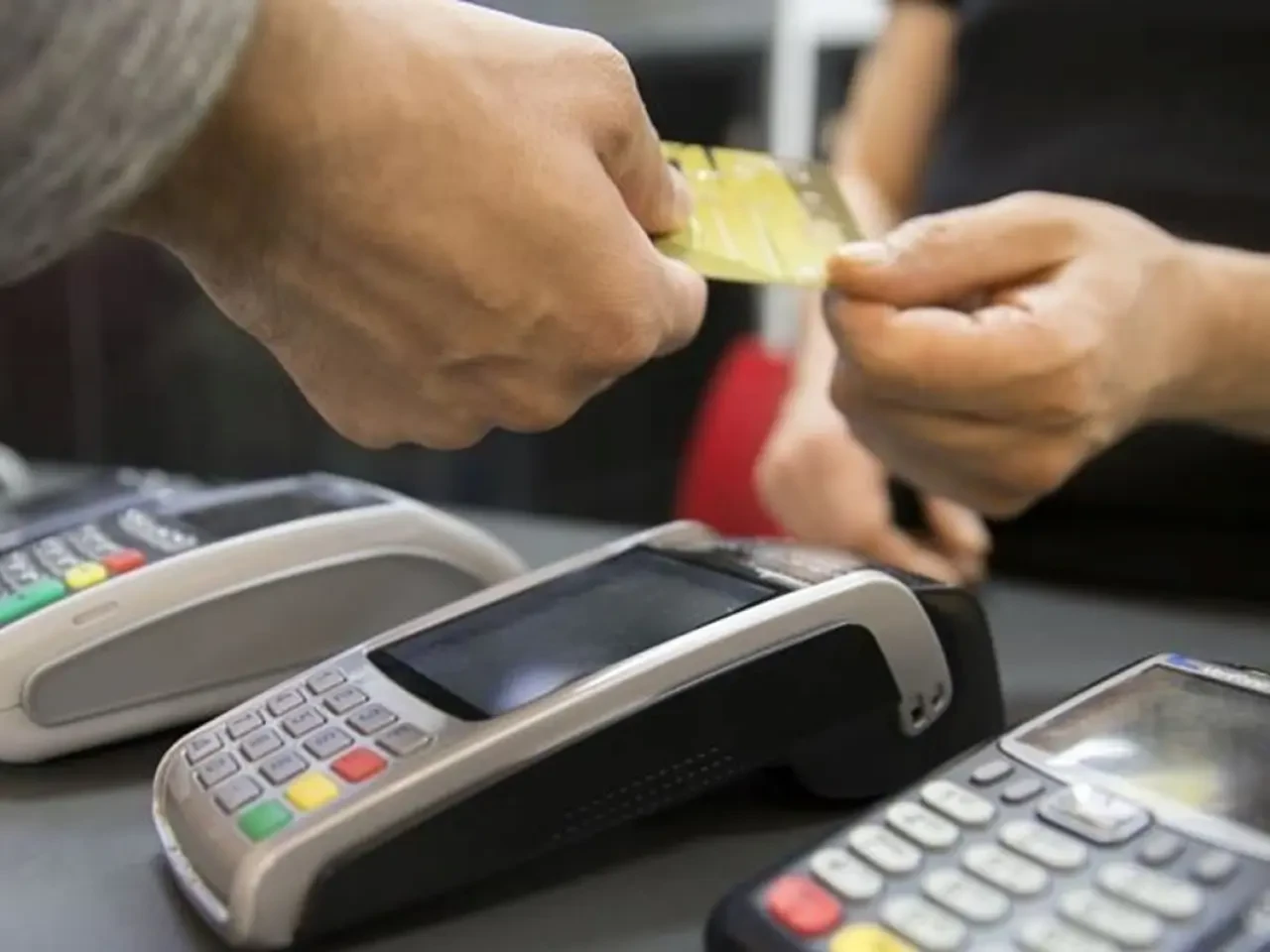 Merkez Bankası kredi kartı faizlerini düşürdü