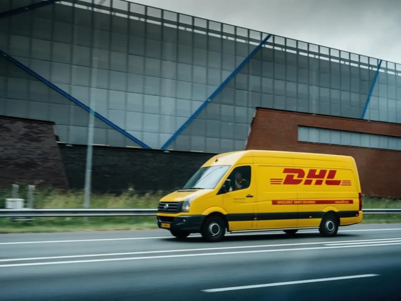 MNG kargo DHL mi oldu, birleşti mi, satıldı mı? DHL kargo MNG mi, neden ismi değişti?
