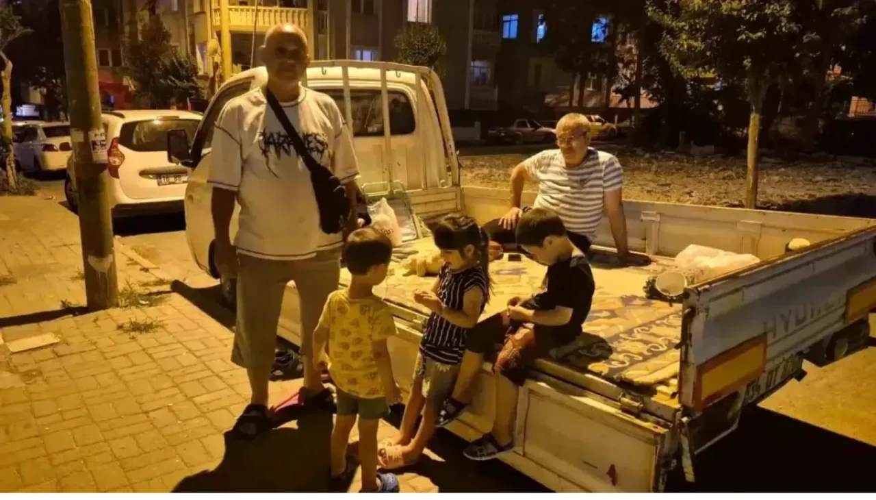 Balıkesir'de 6.1 büyüklüğünde deprem İstanbul'da da hissedildi! Deprem korkusuyla vatandaşlar sokağa çıktı