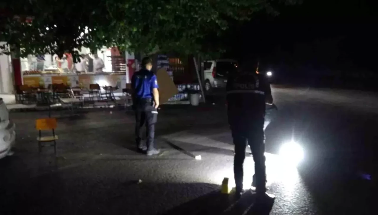 Kağıt toplayıcıları birbirine girdi, 2 kişi silahla yaralandı
