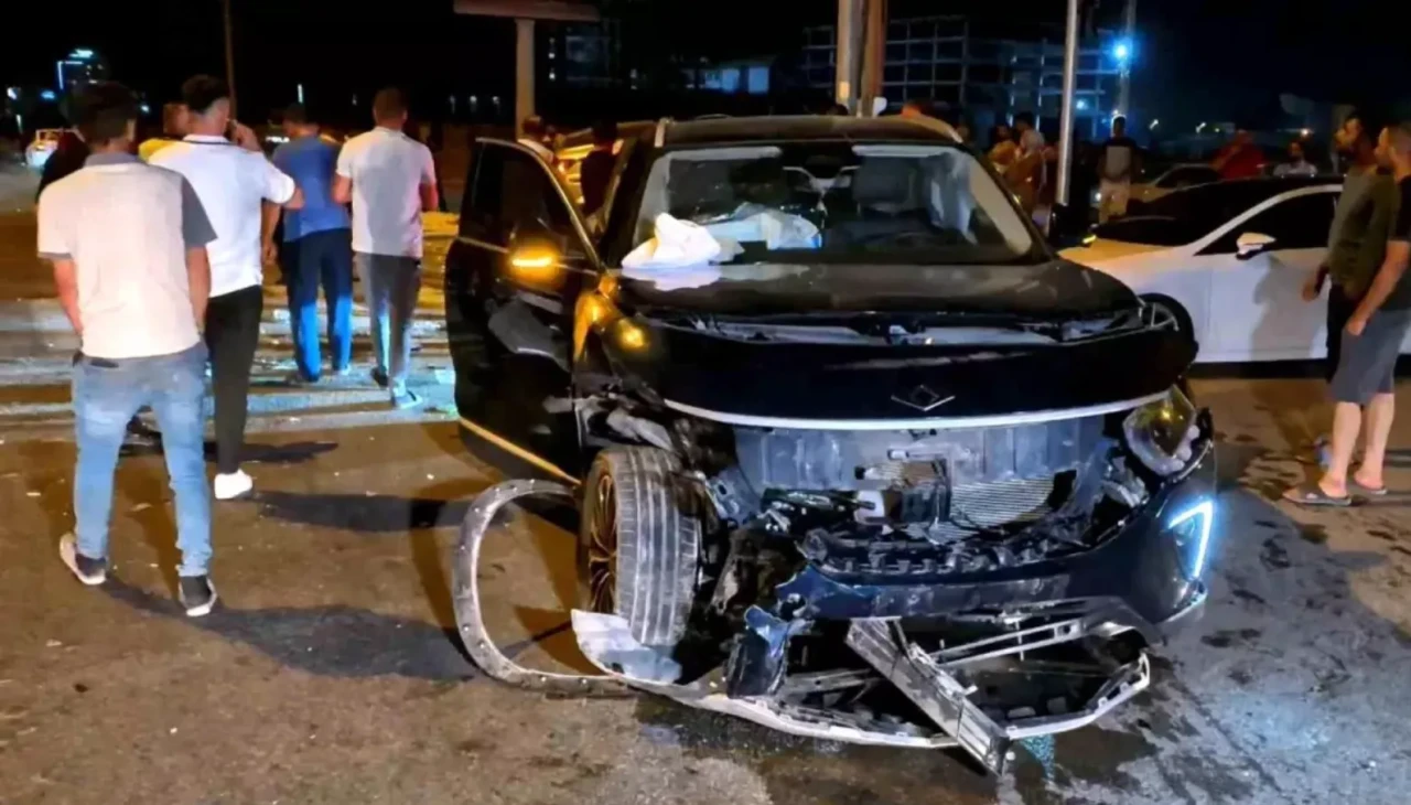 Aksaray'da ehliyetsiz sürücü TOGG'a çarptı: 7 yaralı