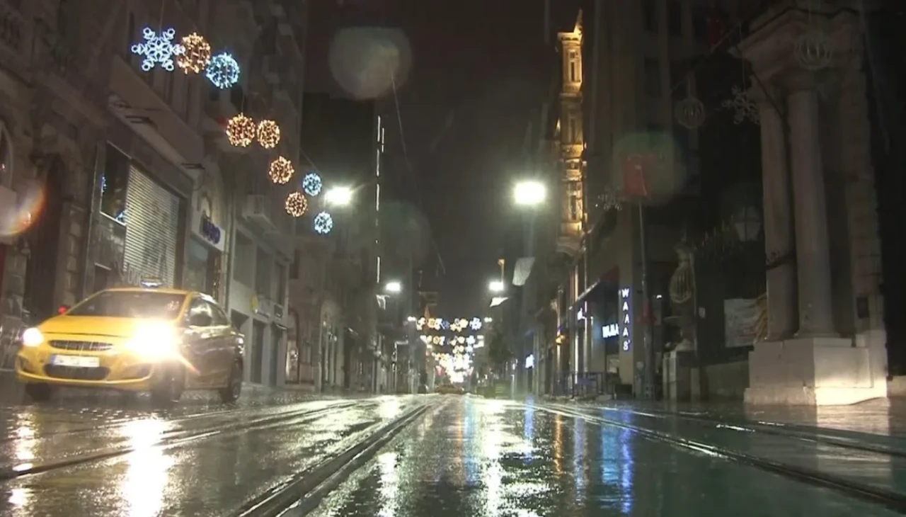 İstanbul'da sağanak yağış etkili oldu