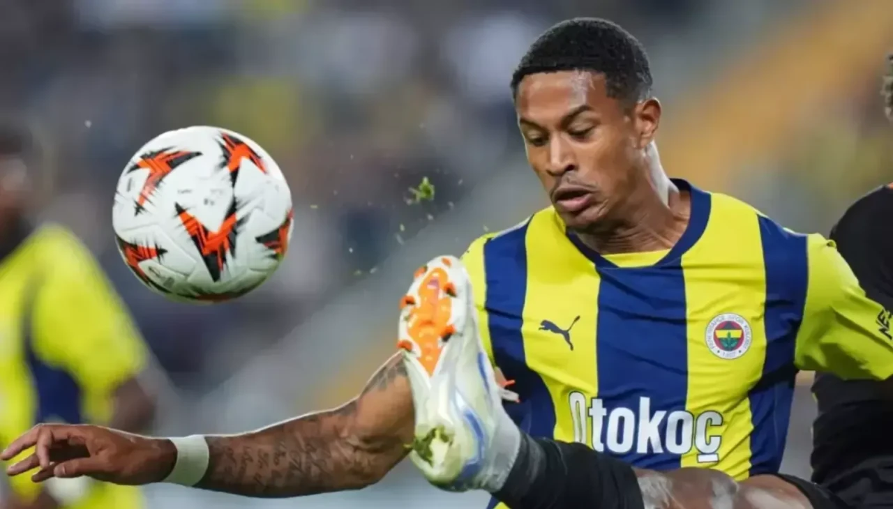 Feyenoord'a olay gönderme! Jayden Oosterwolde maç biter bitmez telefona sarıldı