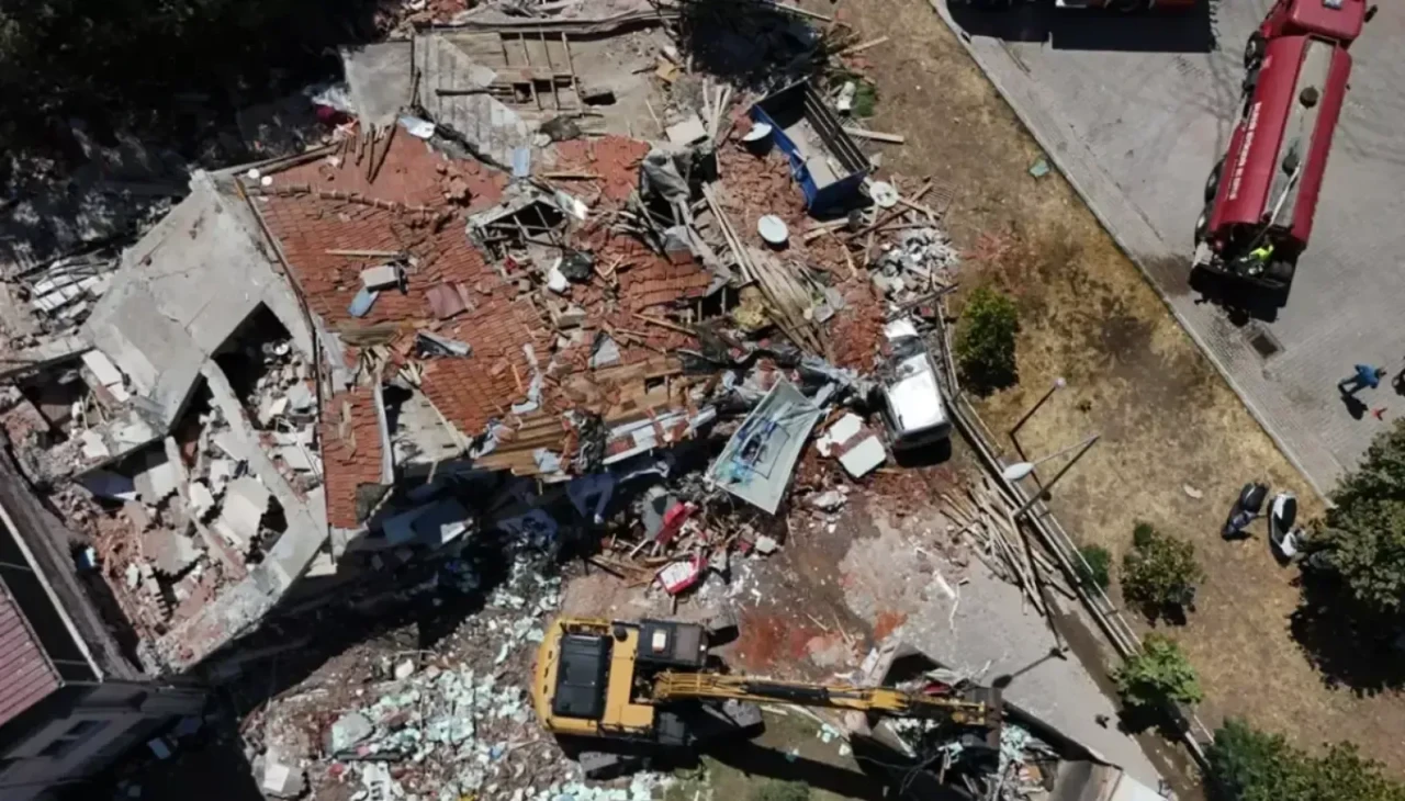 Balıkesir beşik gibi sallanıyor! Peş peşe üç deprem meydana geldi