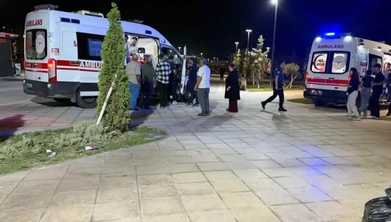 Ankara'da parkta bıçaklı kavga: 3 yaralı