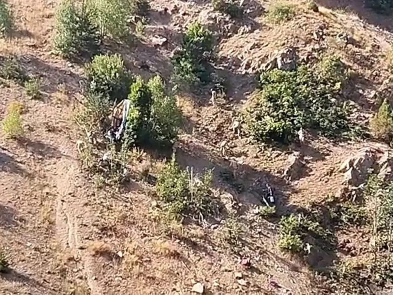 İşçi minibüsü uçuruma yuvarlandı: 3 ölü, 4'ü ağır 18 yaralı