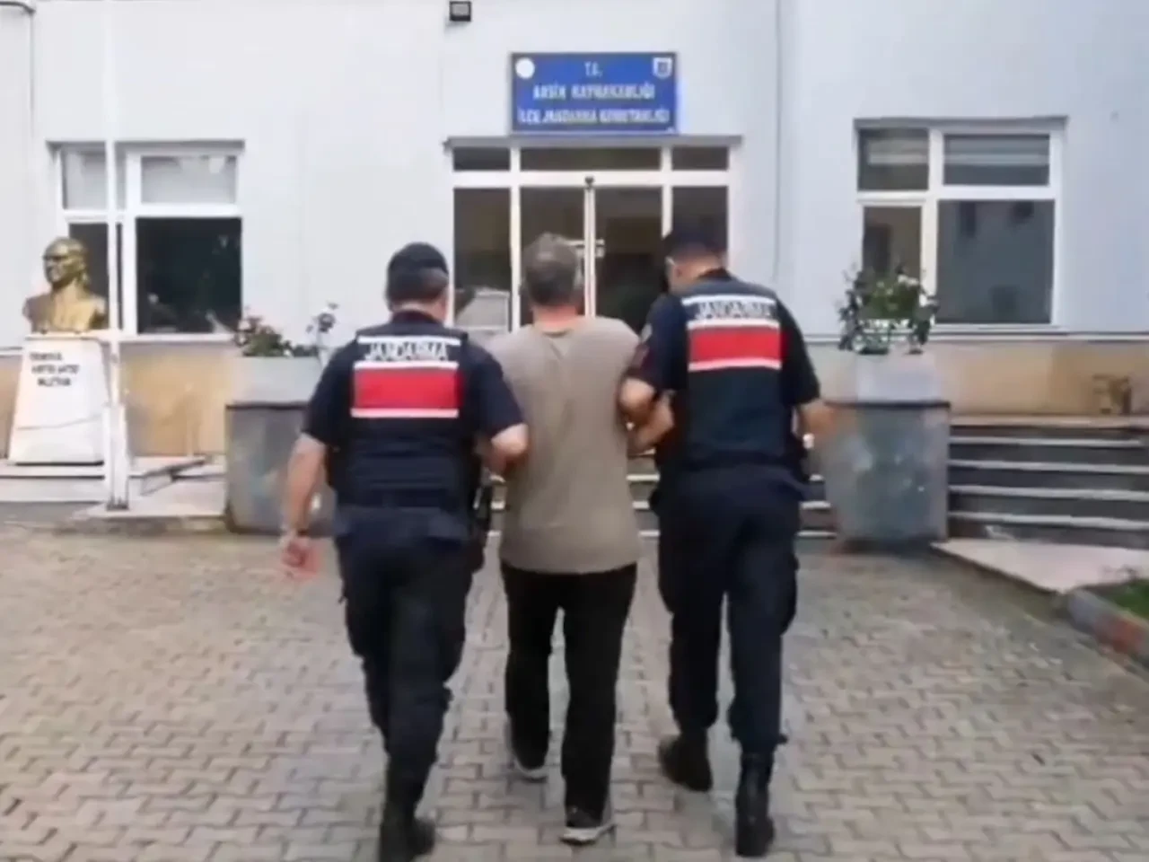 19 ilde FETÖ operasyonu: 40 tutuklama