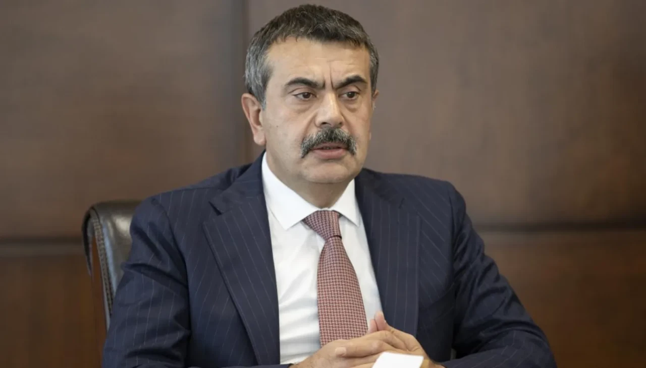 Zorunlu eğitim süresi kısalıyor mu? Bakan Yusuf Tekin'den önemli açıklamalar