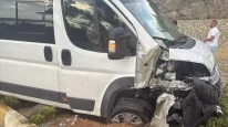 İşçi servisi ile otomobil çarpıştı! Çok sayıda yaralı var