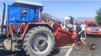 TIR ile çarpışan traktörün sürücüsü öldü