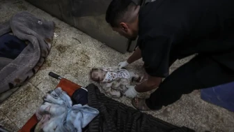 İsrail'in Gazze'ye saldırılarında çocuklar ölüyor