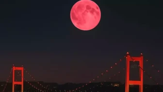 18 yıl sonra bir ilk! Gökyüzü pembeye bürünüyor! Çilek Dolunayı ne zaman, saat kaçta?