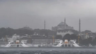 İstanbul'da denize girmek yasaklandı! Sağanak ve fırtına etkili olacak, 21 il için uyarı geldi