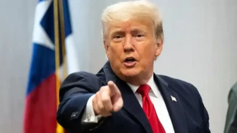 İçerisinde yok yok! Trump'ın açıklamasının ardından ABD'nin yüzen ordusu yola çıktı