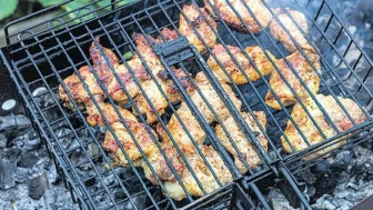 Mangal yasağı tavuğu vurdu