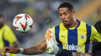Feyenoord'a olay gönderme! Jayden Oosterwolde maç biter bitmez telefona sarıldı
